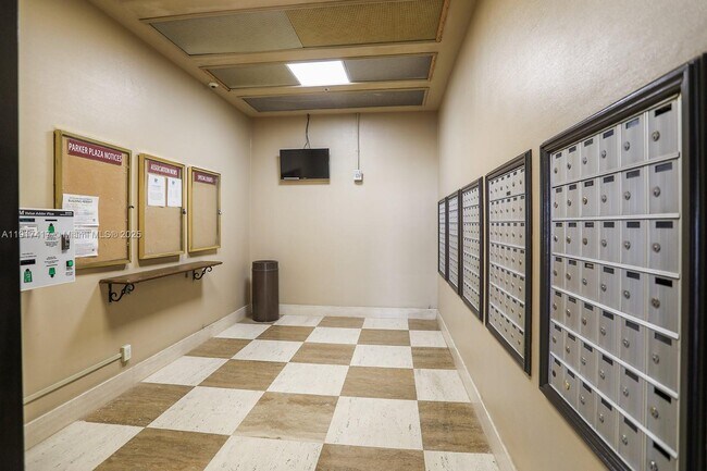 Building Photo - 2030 S Ocean Dr