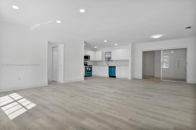 Building Photo - 261 NE 172nd St