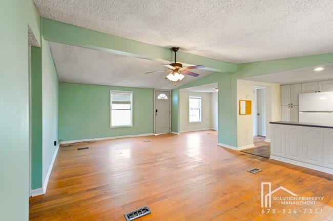 Building Photo - 148 Pine Tree Path