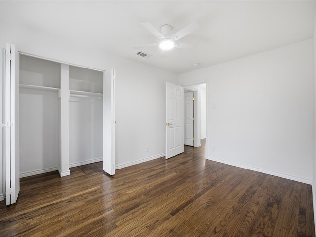 Building Photo - 10209 Casa View Dr