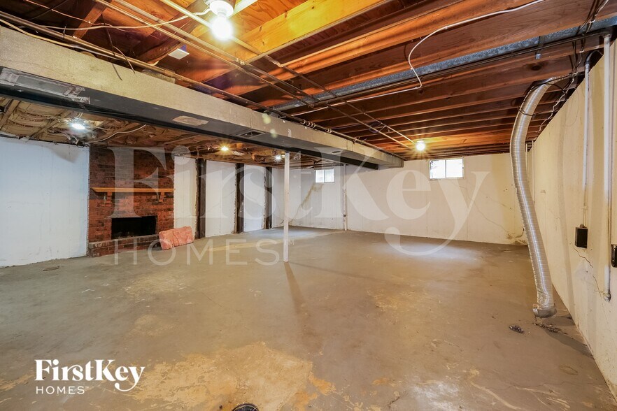 Building Photo - 11901 E 56th Terrace