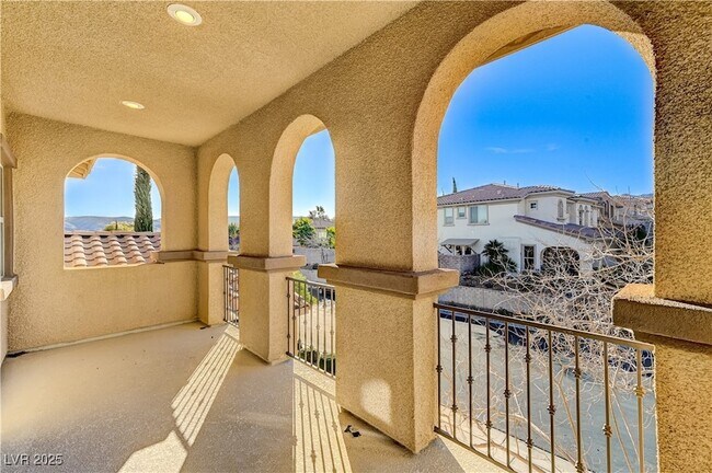 Building Photo - 536 Puenta Del Rey St