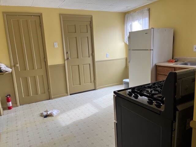 Building Photo - 1202 6th Ave