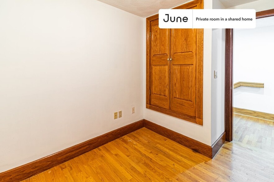 Building Photo - Room in Shared 5 bed/2 bath home in Central Square (Cambridge)
