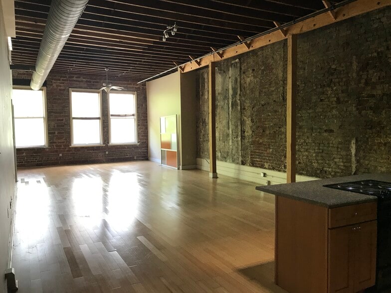 Main Living Space - 7 Saint Emanuel St