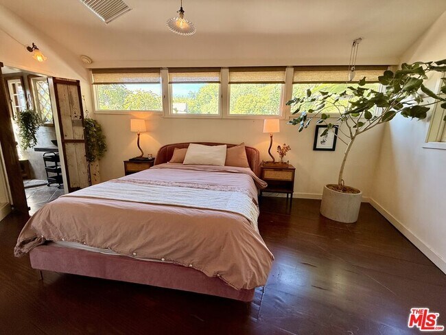 Building Photo - 2566 Verbena Dr