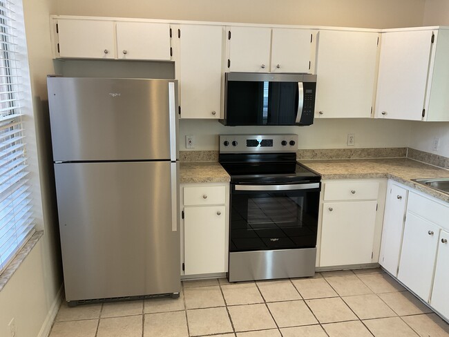 Building Photo - 256 Daniels Pointe Dr