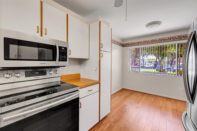 Building Photo - 9633 N Belfort Cir