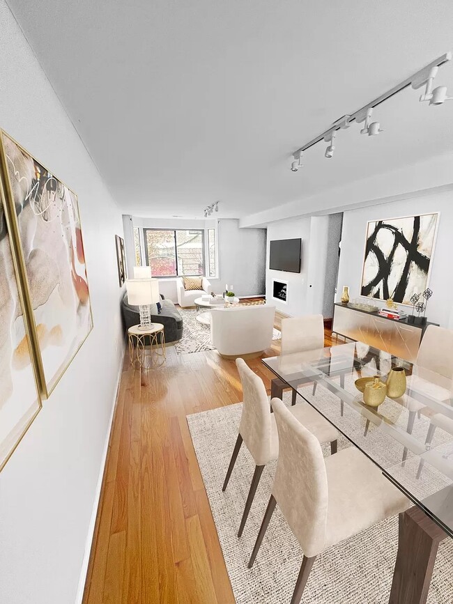 Primary Photo - 830 Lombard St