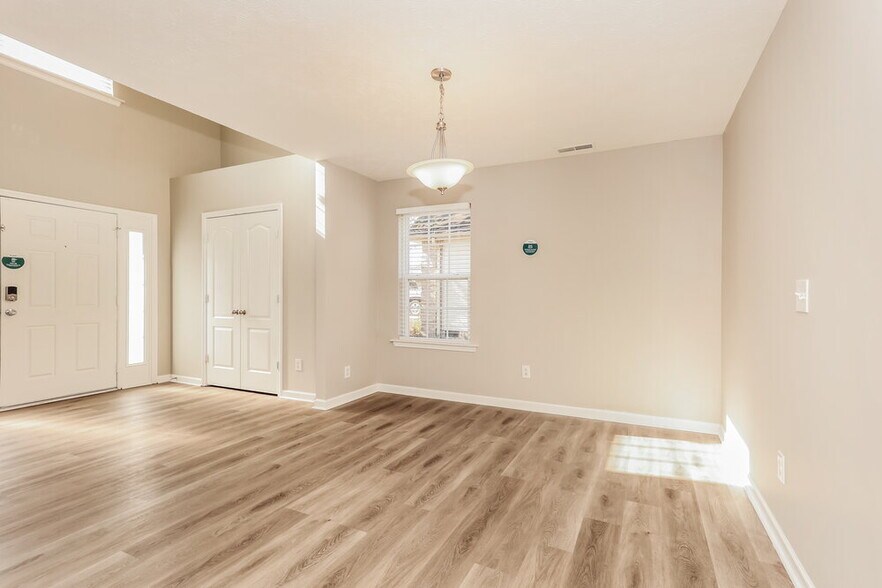 Building Photo - 2805 Windcrest Tr