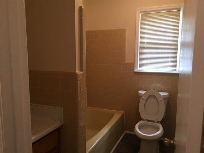 Building Photo - 1122 E Mcintosh Rd