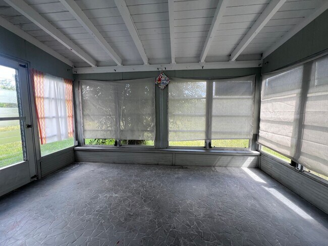 Building Photo - $1,350 ** Annual Lease ** 2 Bedroom / 1 Bath * Single Family ** Port Charlotte ** Canal