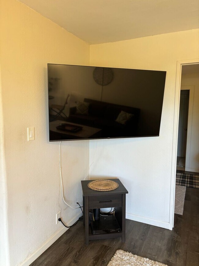 Building Photo - AVAILABLE NOW. Electric included. Furnishe...