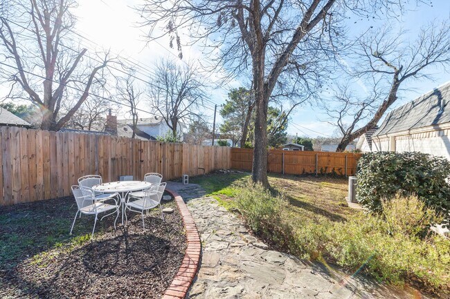 Building Photo - 3/2/2 READY TO RENT! Near ACU; ALL APPLIANCES PROVIDED