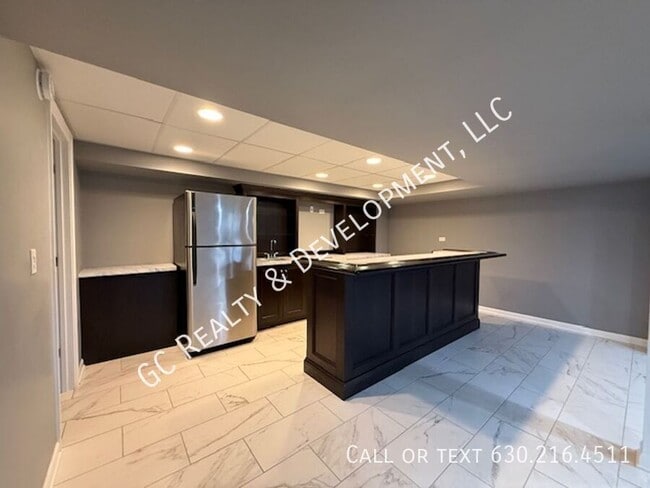 Building Photo - 609 Pinecroft Dr