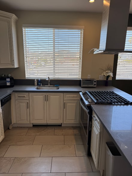 Building Photo - 953 Normandie Ave