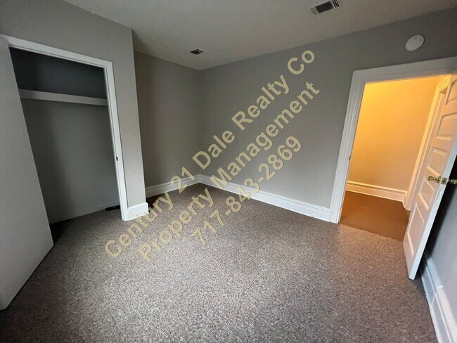 Building Photo - 1414 S George St