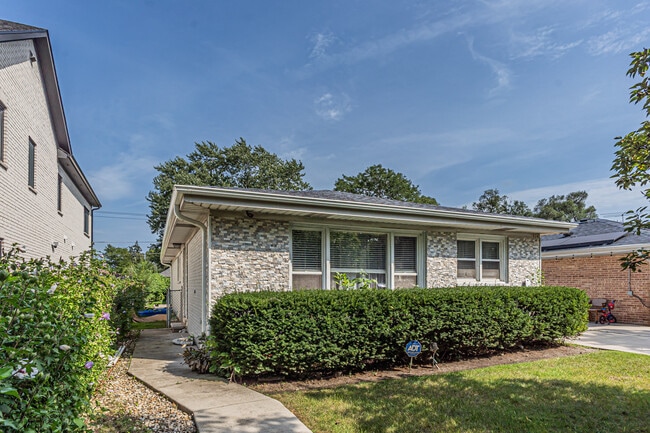 Building Photo - 534 Lawler Ave