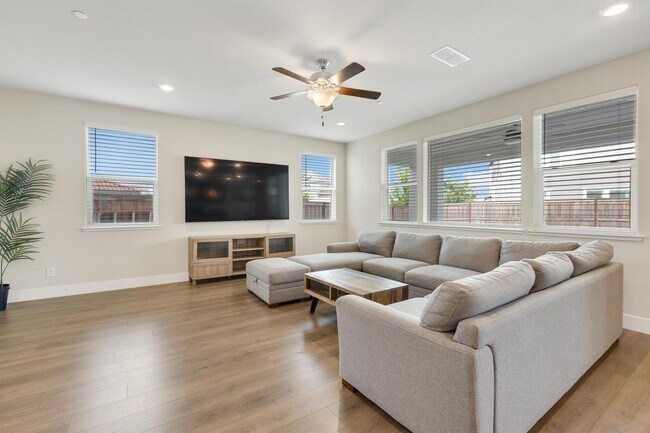Building Photo - 10068 Carinata Dr