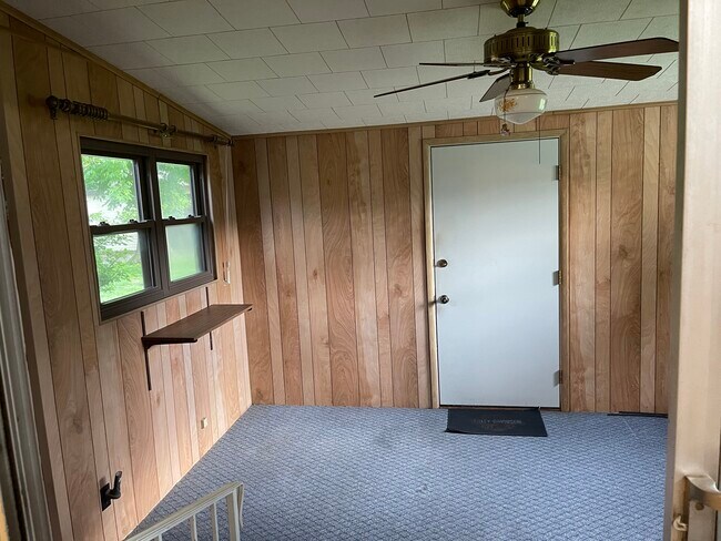 Building Photo - 102 Oaklawn Cir