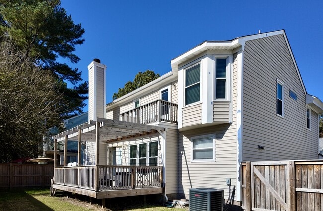 Building Photo - 1007 Brandon Quay