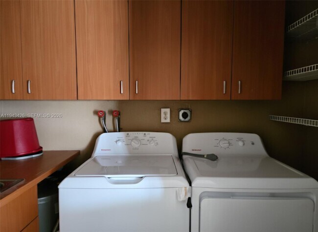 Building Photo - 12850 SW 43rd Dr