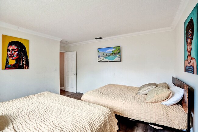 Building Photo - 5415 Harrison St