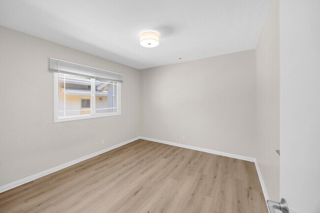 Building Photo - 3 Bedroom and 2 Bathroom Home – Close to C...