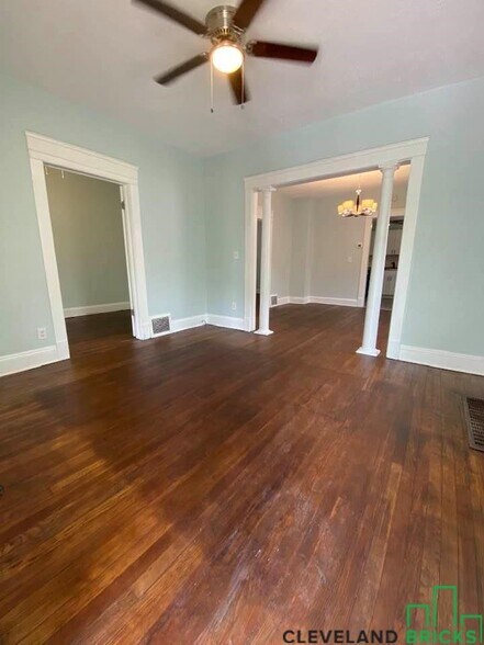 Building Photo - 5822 Lawn Ave