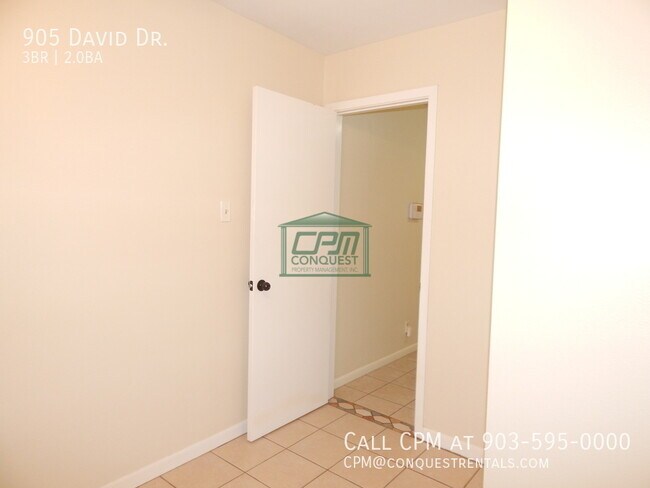 Building Photo - 905 David Dr