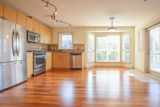 Building Photo - Elegant North Capital Hill Boutique securi...