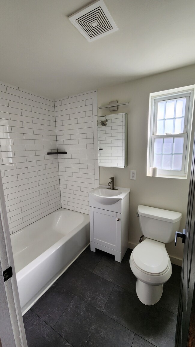 Building Photo - 4521 Gardenville Rd