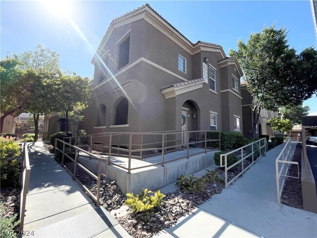 Building Photo - 3925 Legend Hills St