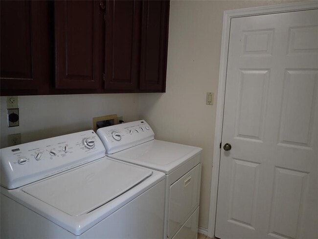 Building Photo - 2130 Greencove Ln