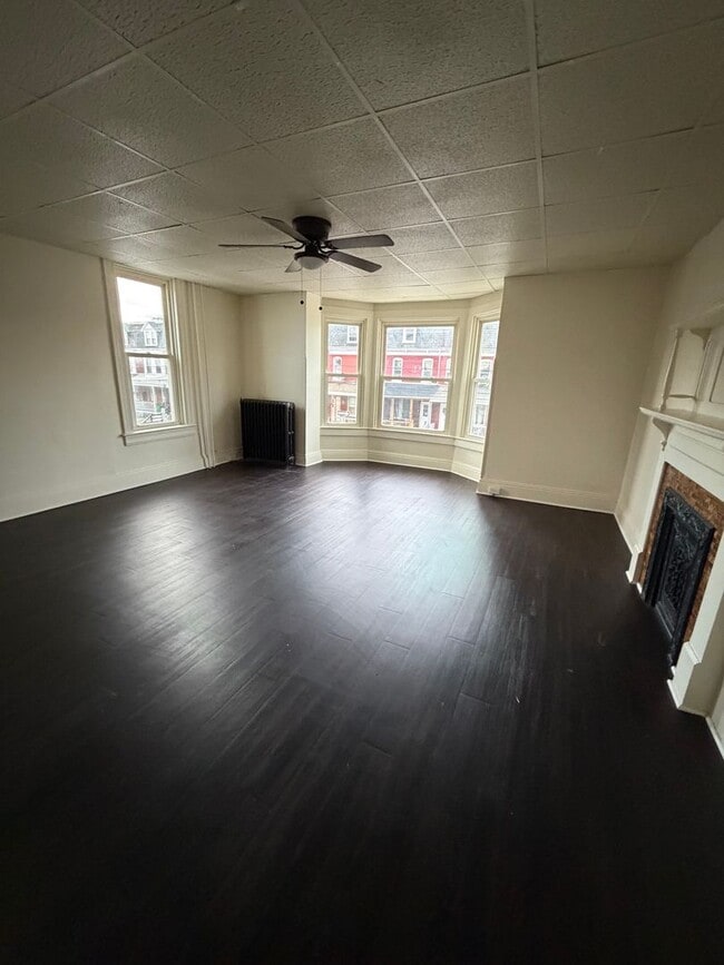 Building Photo - 758 W King St