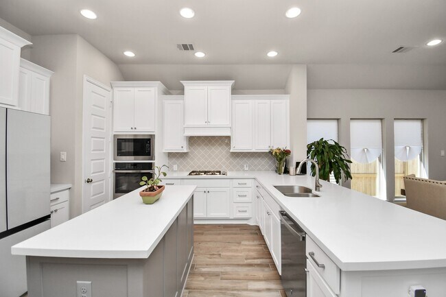 Building Photo - 5043 Morrison Dr