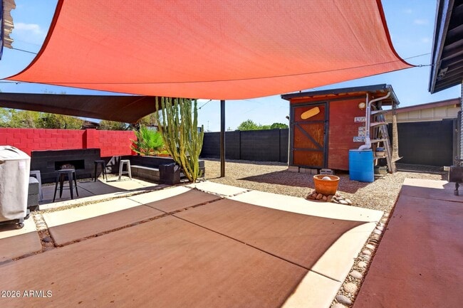 Building Photo - 346 E Papago Dr