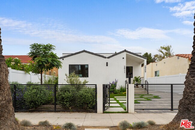 Primary Photo - 2911 S Rimpau Blvd