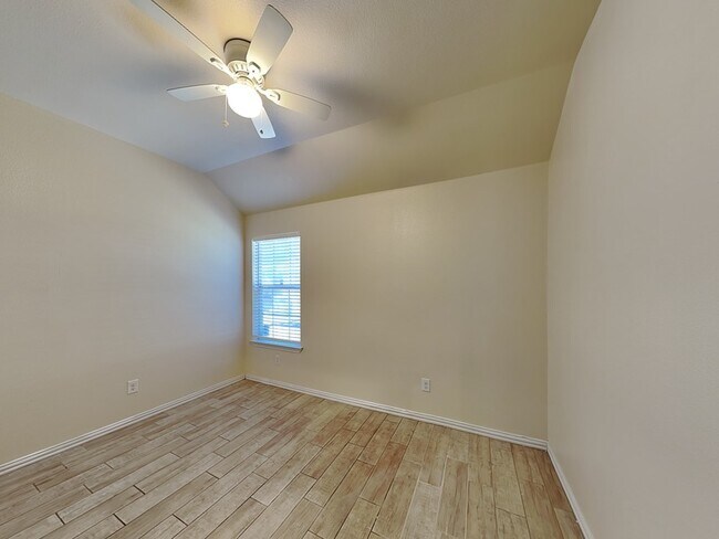 Building Photo - 3914 Sonora Ave