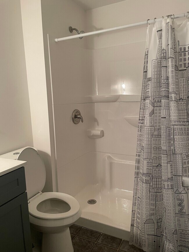 Building Photo - 323 McKee Pl