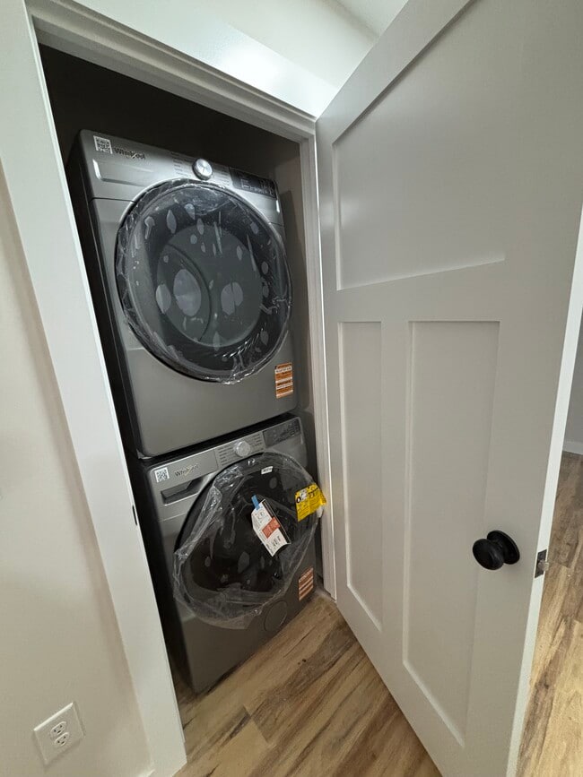 Building Photo - 20 Pond Rd