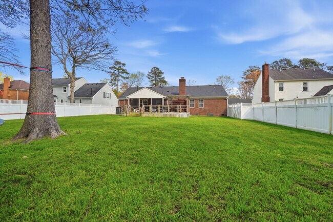 Building Photo - 5 Bedroom Home in Western Branch
