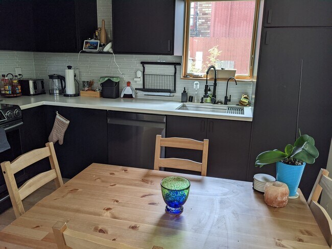 Building Photo - 820 46th St