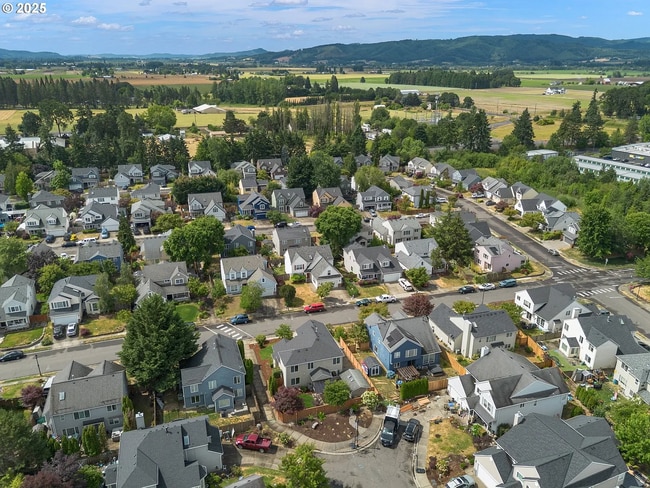 Building Photo - 42019 NW Oak Way