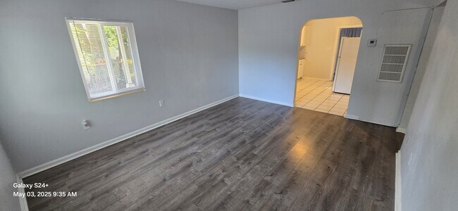 Building Photo - 1505 18th Ave Dr W