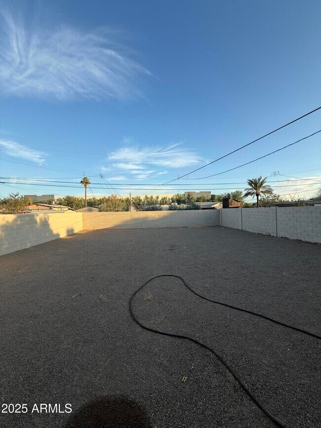 Building Photo - 929 W Cocopah St