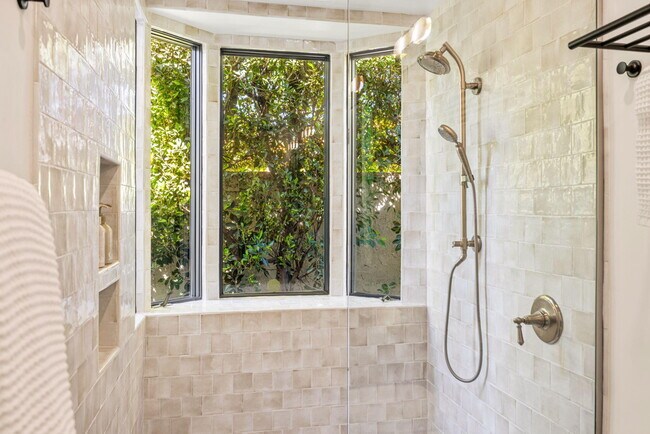 Building Photo - 46310 Shadow Mountain Dr