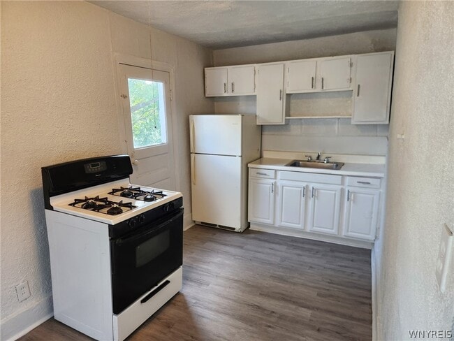 Building Photo - 325 Breckenridge St