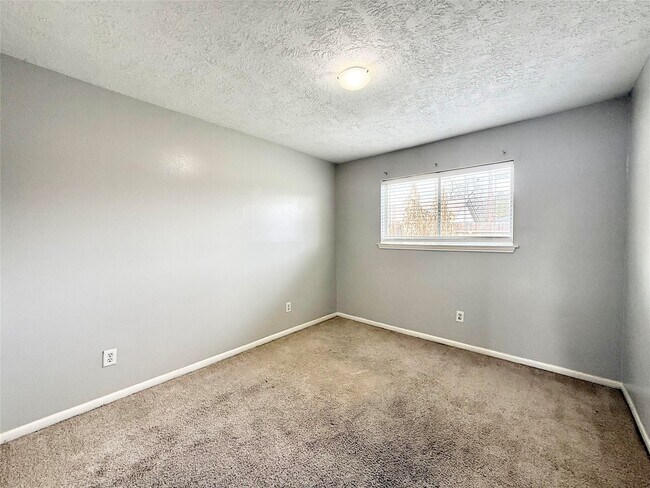 Building Photo - 12018 Swan Creek Dr