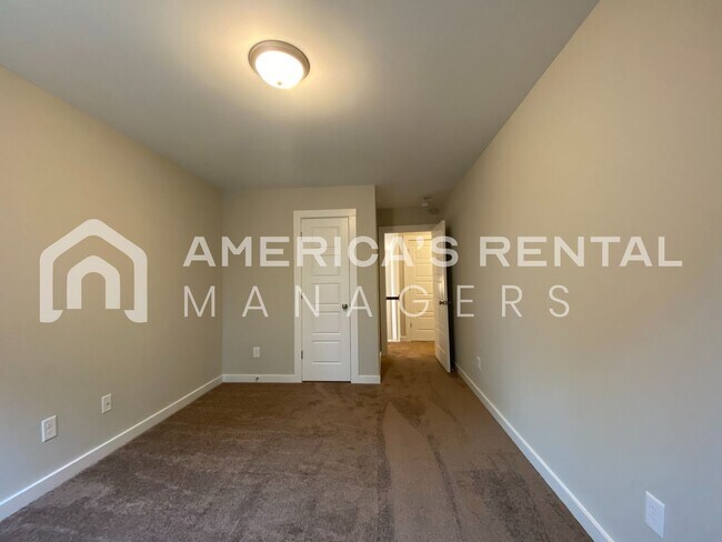 Building Photo - 7950 St.James Dr